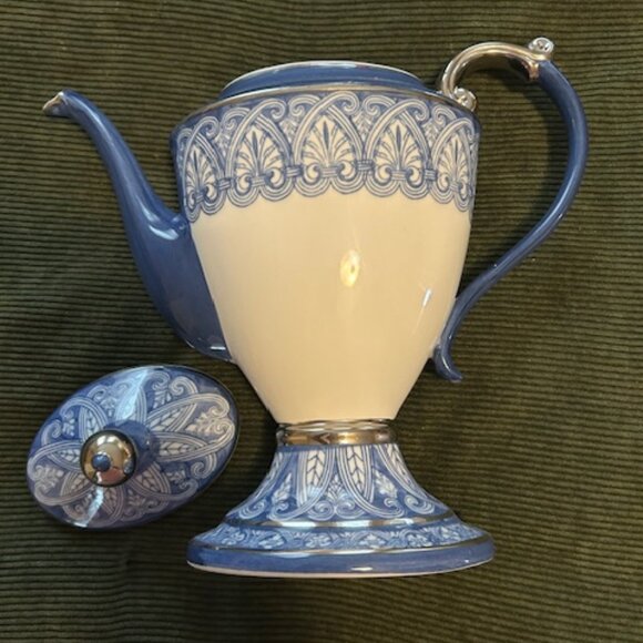 Bombay Company Chinoiserie "ARABESQUE" 12-inch Tall Coffee Pot & Lid Blue/White - Picture 1 of 7